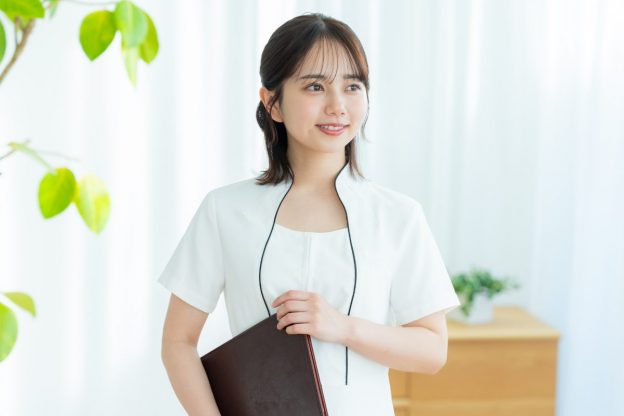 AJESTHE認定エステティシャンの更新方法とは? 失効のリスクと必要書類を解説